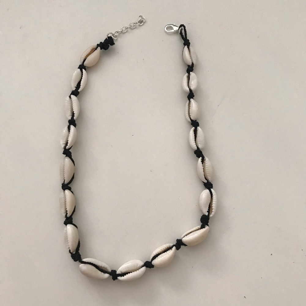 VSCO cowrie shell necklace/choker💋